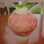 まるせい果樹園農園の完熟桃丸ごとパフェ
