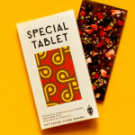 maahaチョコレート スペシャルタブレット 〈ベリー × ピスタチオ〉